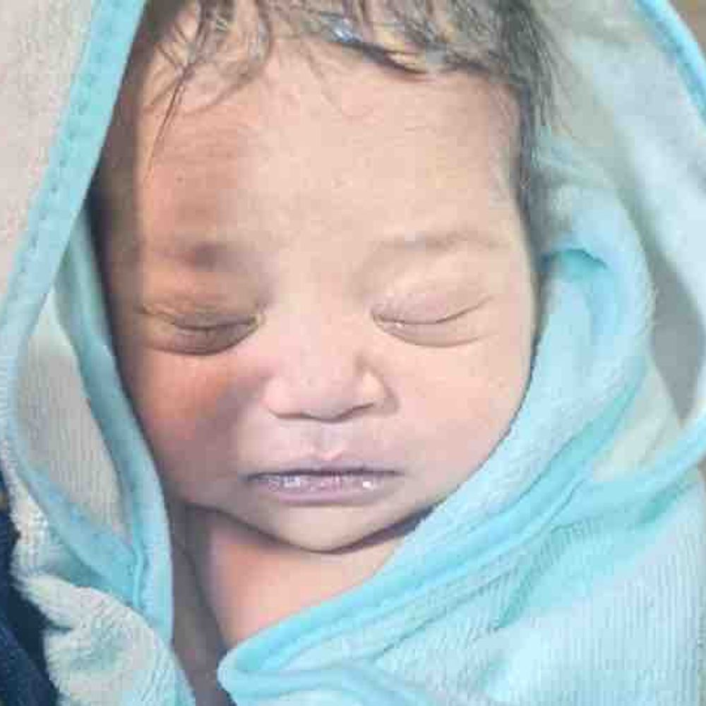 कानपुर में नवजात की मौत पर हंगामा:परिजन बोले- डॉक्टर ने वीडियो कॉल पर किया इलाज, सफाईकर्मी दे रहे थे ट्रीटमेंट