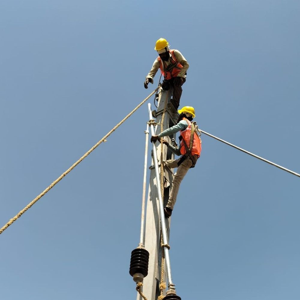 धार रेलखंड में 1 अप्रैल 2026 से OHE लाइन चार्जिंग:2.2 केवी वोल्टेज से शुरू होगी बिजली आपूर्ति, रेलवे ने दी चेतावनी, छेड़छाड़ न करें