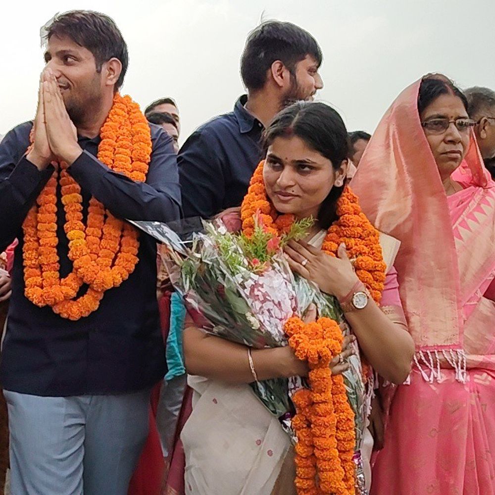 UPPCS में 13वीं रैंक पाकर सुषमा यादव बनीं SDM:मऊ पहुंचने पर लोगों ने ढोल-नगाड़ों और फूल-मालाओं से स्वागत किया