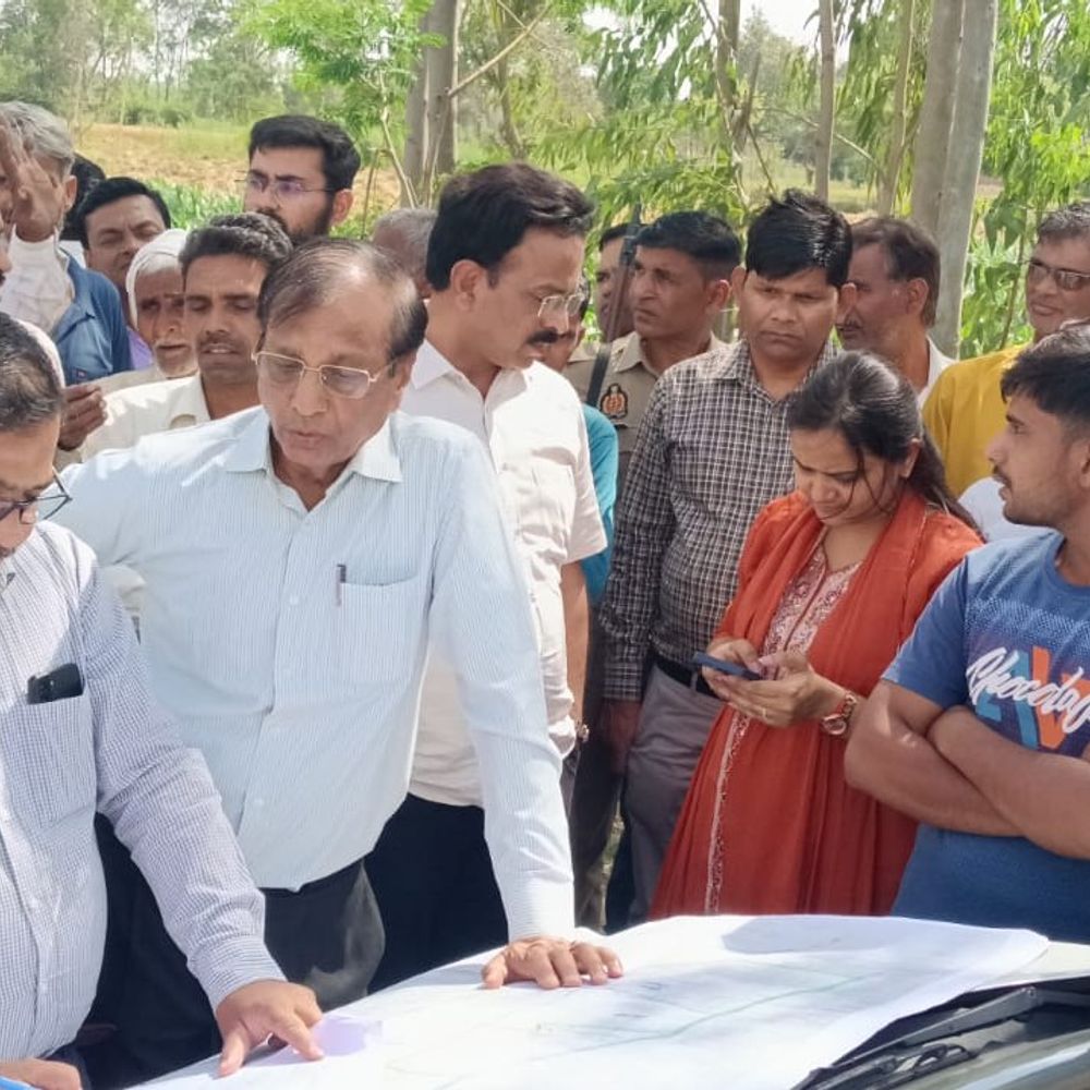 संभल में औद्योगिक गलियारे के लिए भूमि अधिग्रहण का विरोध:लखनऊ टीम ने एसडीएम-तहसीलदार के साथ छह गांवों की जमीनों का सर्वे किया