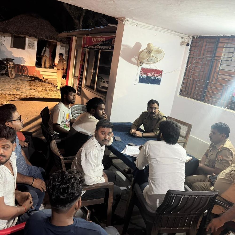 सुल्तानपुर में गोमांस तस्कर छूटे, इंस्पेक्टर समेत 3 पुलिसकर्मी निलंबित:रिकॉर्ड से गोमांस रहा गायब, हिंदू संगठन ने पकड़ा था