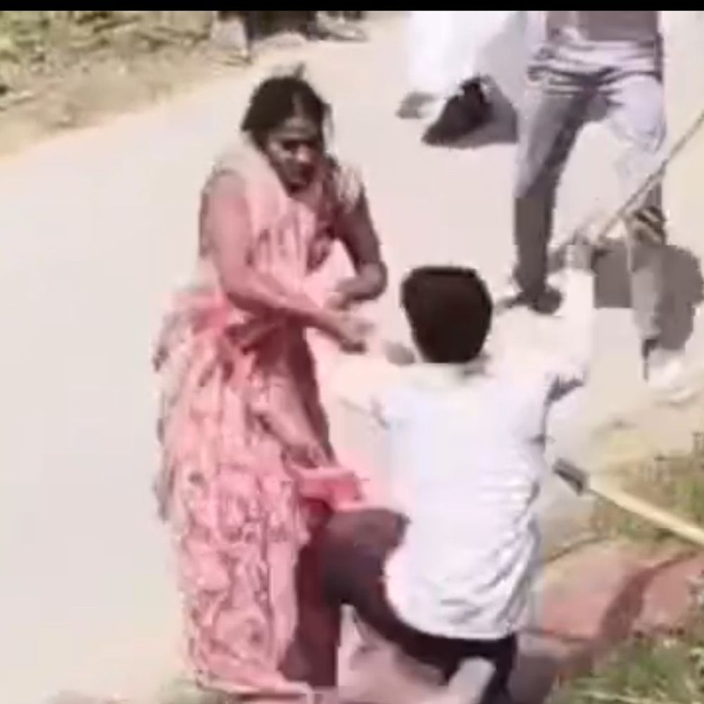 अंबेडकरनगर में जमीनी विवाद में दो परिवारों में मारपीट:लाठी-डंडों से हुई झड़प का वीडियो वायरल, पुलिस ने की कार्रवाई