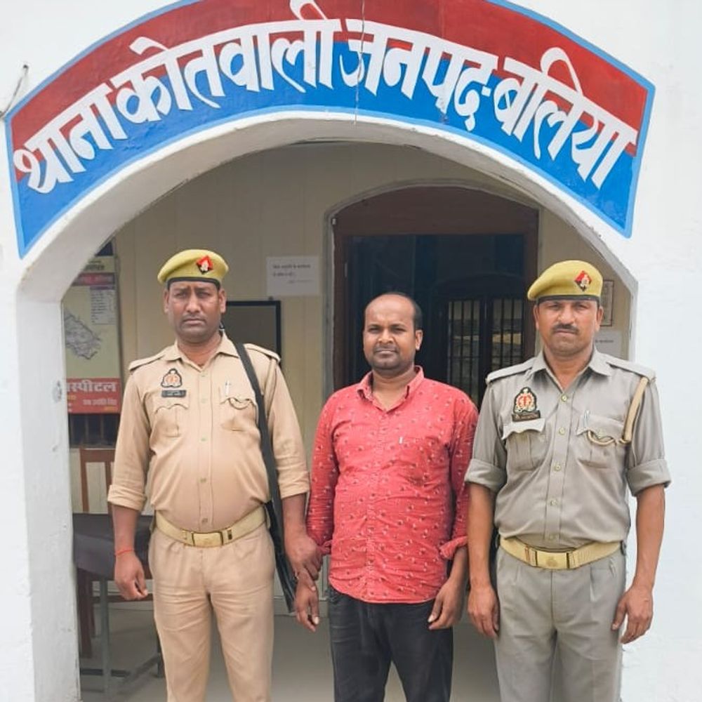 बलिया में दुकान पर हमला, तोड़फोड़:मारपीट और मोबाइल-पैसे लूटने वाला आरोपी गिरफ्तार