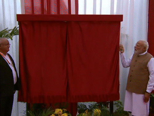 पीएम मोदी ने साणंद में सेमीकंडक्टर प्लांट का उद्घाटन किया:कहा- भारत को इस सेक्टर का ग्लोबल हब बनाने का कोरोना काल में संकल्प लिया