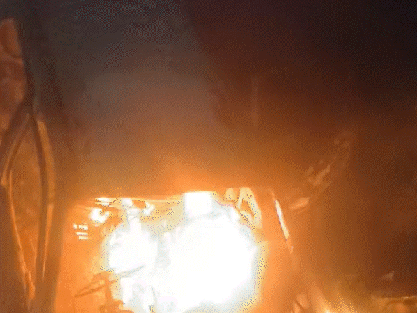 बच्ची बोली- कार जल रही थी, सब चिल्ला रहे थे:बालाघाट में पूजा से लौटते वक्त लगी थी आग, 3 लोग जिंदा जल गए थे