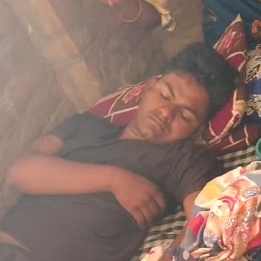 साढ़ में करंट लगने से छात्र समेत तीन झुलसे:बचाने दौड़े दो और झुलसे, कटिया कनेक्शन का खौफनाक सच