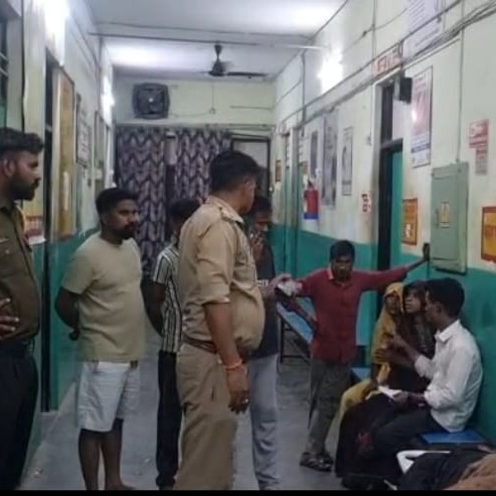 सीतापुर में ट्रैक्टर-बाइक भिड़ंत, बाइक सवार एक की मौत:रामाभारी मोड़ के पास हादसा, एक युवक गंभीर घायल, ट्रैक्टर चालक फरार