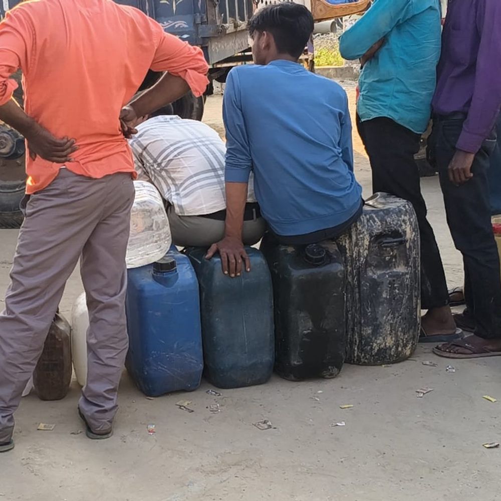 जैरीकेन में मिलेगा 10 लीटर तक डीजल:बलरामपुर में किसानों को मिली राहत, प्रतिबंध हटा