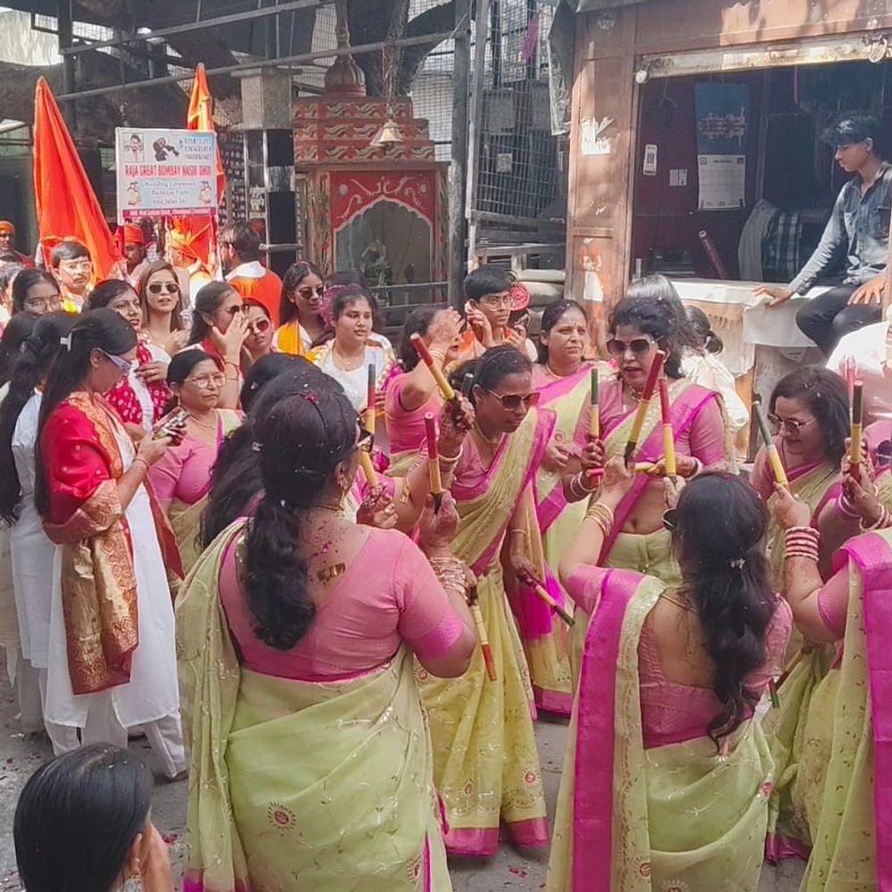 संभल में भगवान महावीर जयंती पर शोभायात्रा निकली:अहिंसा, सत्य व करुणा के संदेशों का प्रचार; महिलाएं भजनों पर झूमीं