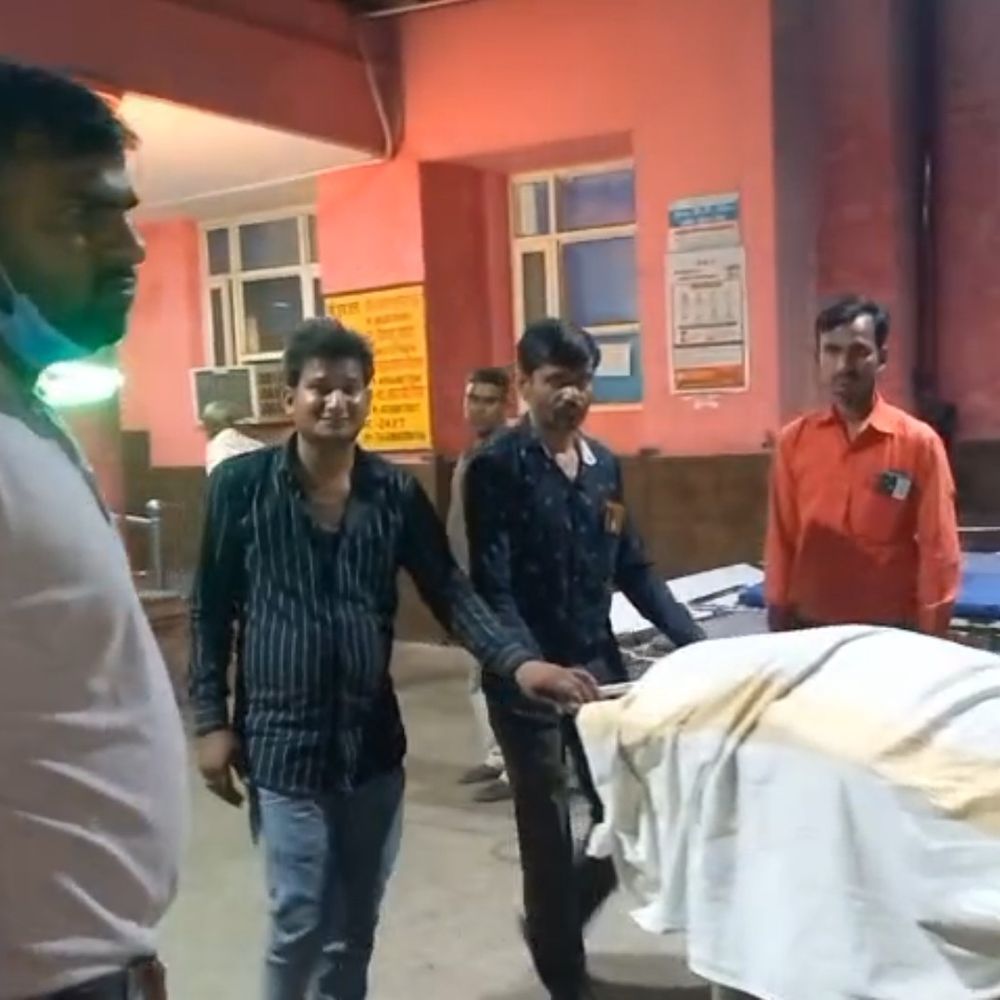 फिरोजाबाद में पत्नी ने फांसी लगाकर दी जान:पति से मटर-पनीर की सब्जी बनाने को लेकर हुआ था विवाद