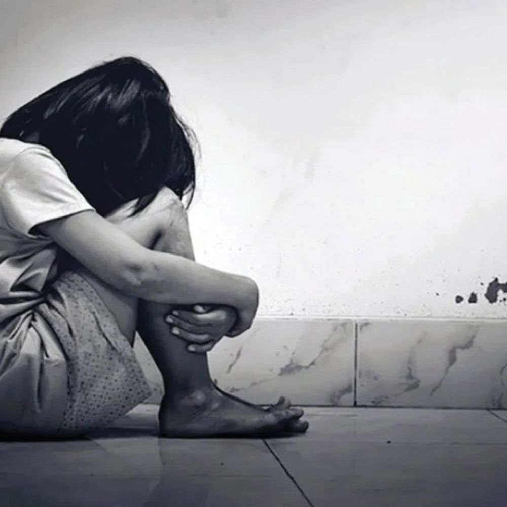 वाराणसी में पिता ने बेटी के साथ दुष्कर्म किया:पीड़िता बोली- मोबाइल में अश्लील वीडियो दिखाते, 8 महीने से दुष्कर्म कर रहे