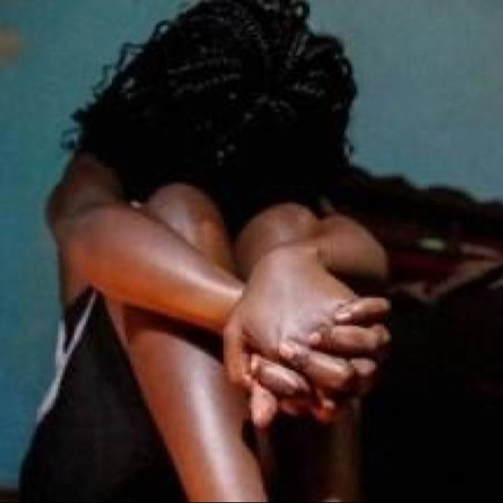 आगरा में नशीला पदार्थ खिलाकर युवती से दुष्कर्म:अश्लील वीडियो बना ब्लैकमेल कर पैसे वसूले, पुलिस ने FIR दर्ज