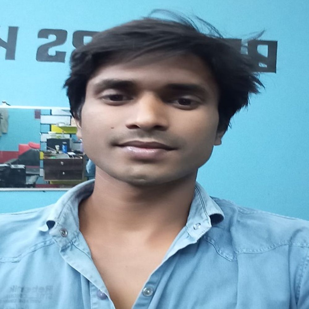 फरीदाबाद में मर्सिडीज ने डिलीवरी बॉय को कुचला:कंपनी के नाम पर रजिस्टर्ड कार, ड्राइवर फरार; दिल्ली के अस्पताल में तोड़ा दम