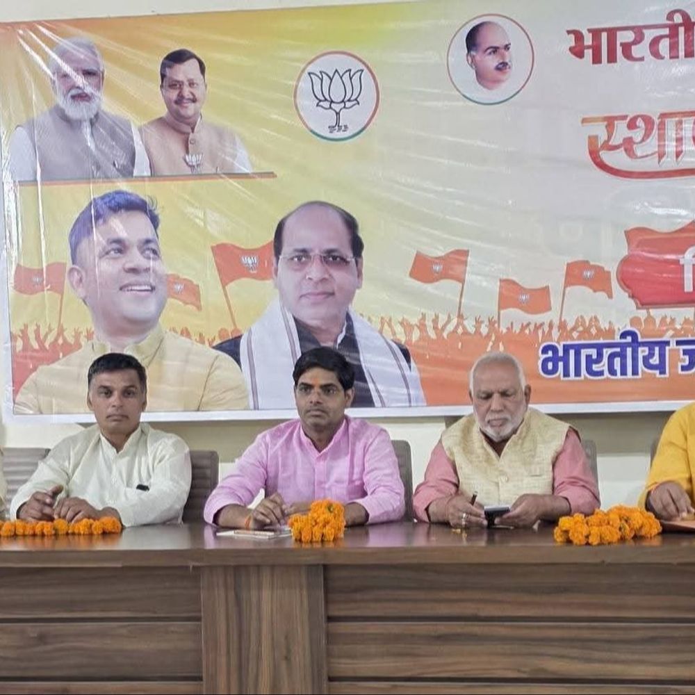 भाजपा स्थापना दिवस की तैयारियों को लेकर मेरठ में बैठक:जिला अध्यक्ष ने की हर घर ध्वज फहराने की रूपरेखा तय