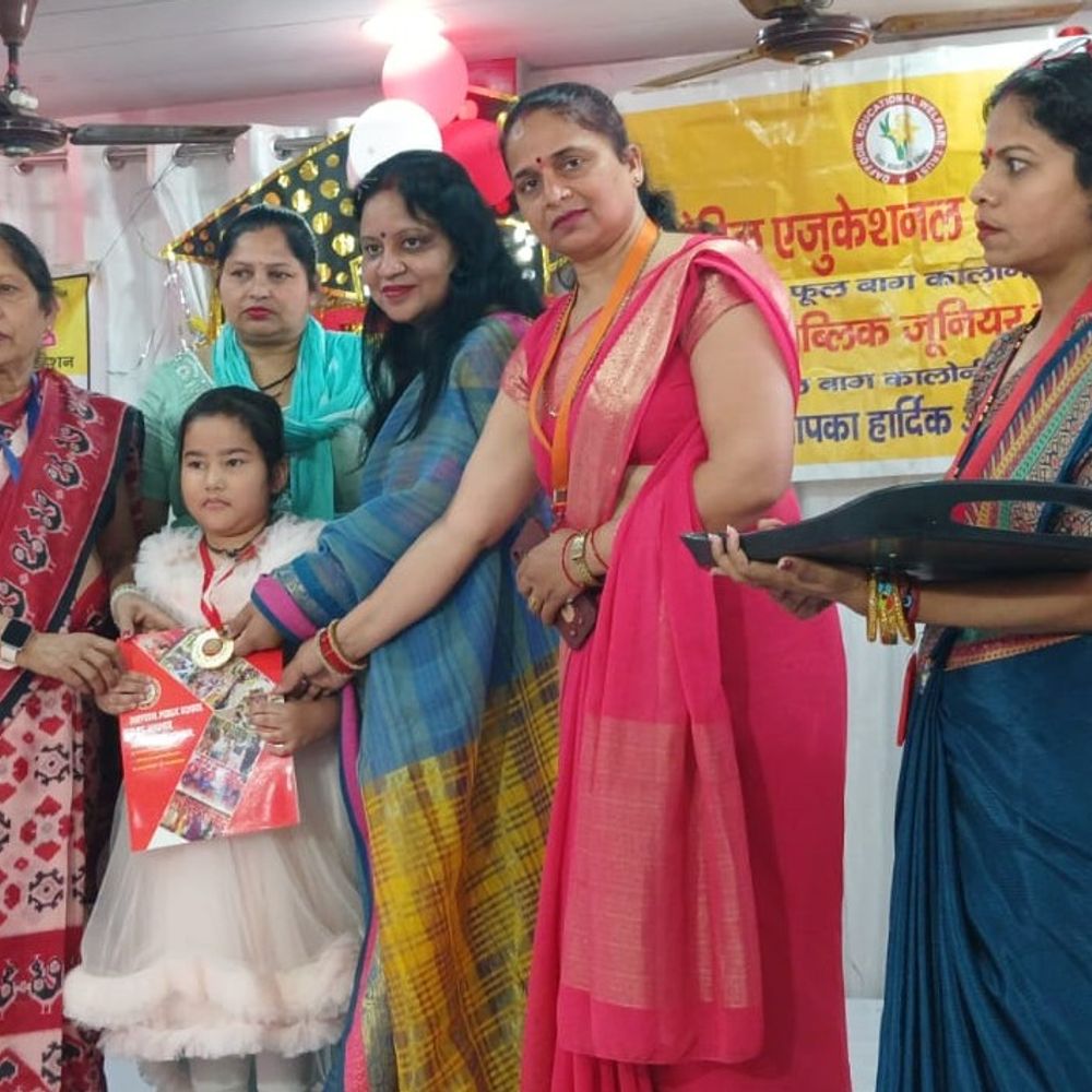 डैफोडिल पब्लिक स्कूल में वार्षिक परिणाम घोषित:मुख्य अतिथि राधिका अत्री ने मेडल व प्रमाण पत्र देकर किया सम्मानित