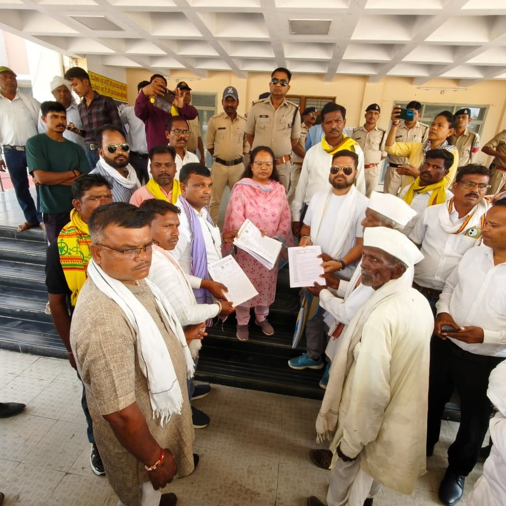 बैतूल में जयस ने खोला मोर्चा, कलेक्ट्रेट में प्रदर्शन:  खेड़ीरामोशी विवाद: 15 दिन में जांच न होने पर मुलताई बंद की चेतावनी – Betul News