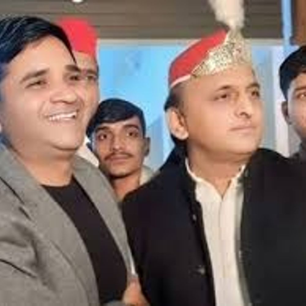 एटा में सपा नेता मुकेश यादव पर मुकदमा दर्ज:ई-लॉटरी में फर्जी शपथ पत्र देकर शराब की दुकान लेने का आरोप