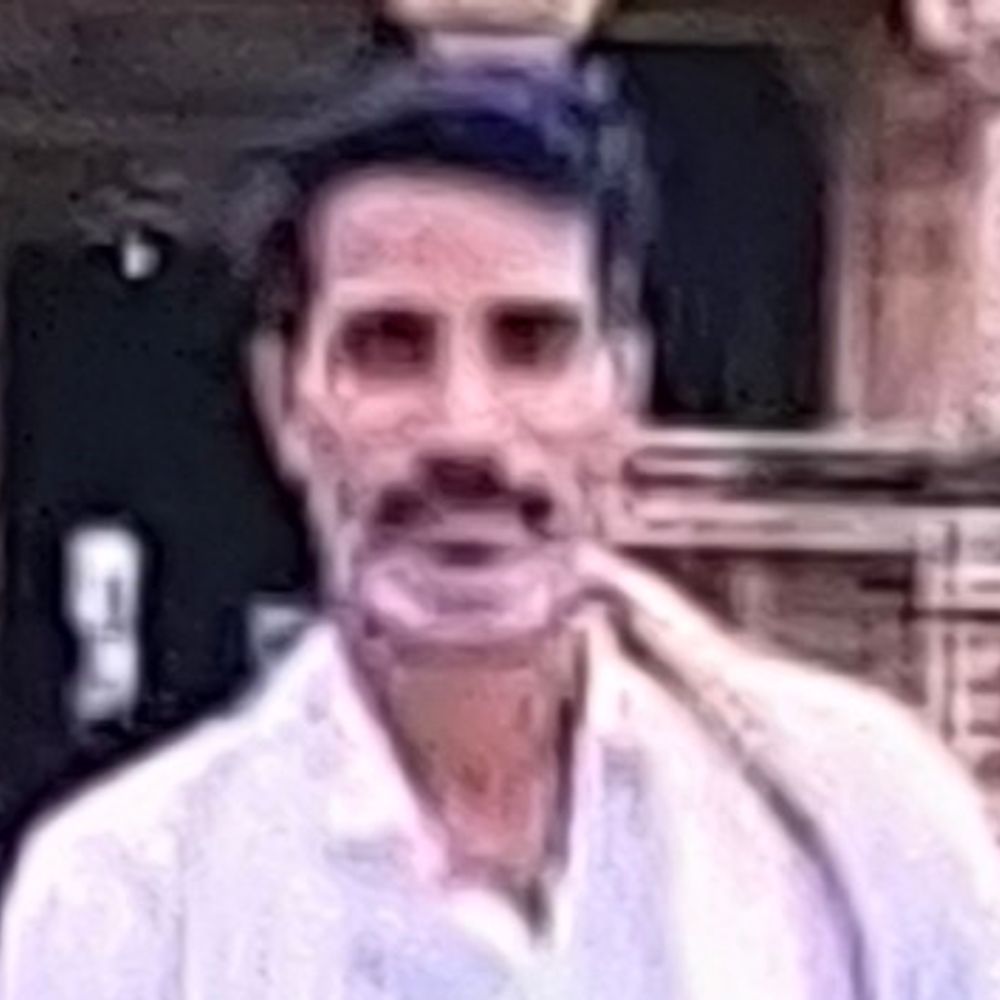 मैनपुरी में ट्रेन से कटकर आटा चक्की संचालक की मौत:भोजपुरा क्रॉसिंग पर हुआ हादसा, पुलिस ने शव पोस्टमार्टम को भेजा