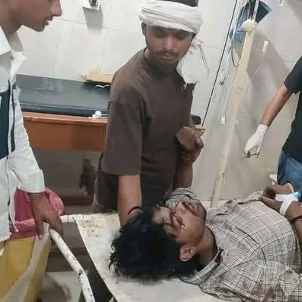 मुरैना में तेज रफ्तार एंबुलेंस और बाइक में टक्कर:एक युवक गंभीर घायल, इलाज के लिए ग्वालियर रेफर