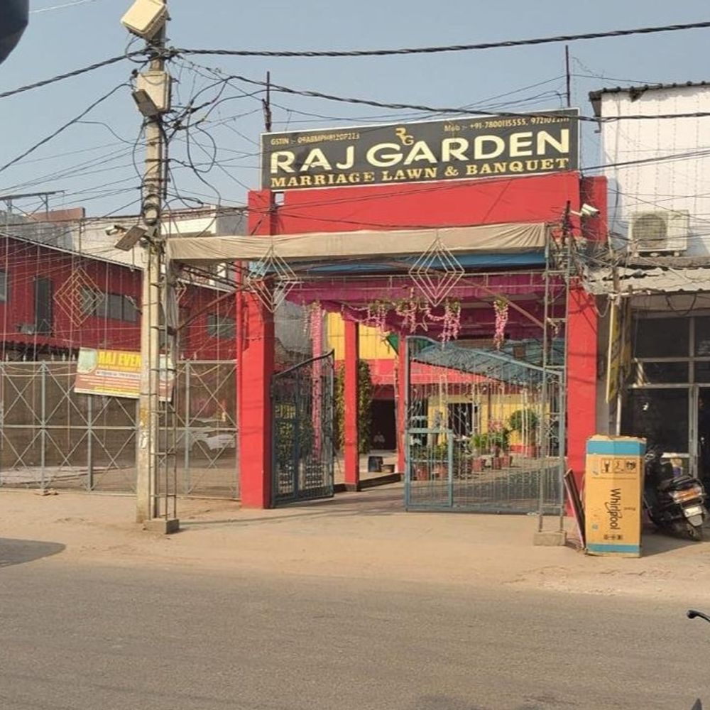 लखनऊ में कब्रिस्तान की जमीन पर ‘राज गार्डन’:200 कब्रों वाली भूमि बिकी, 20 साल से कार्रवाई ठप