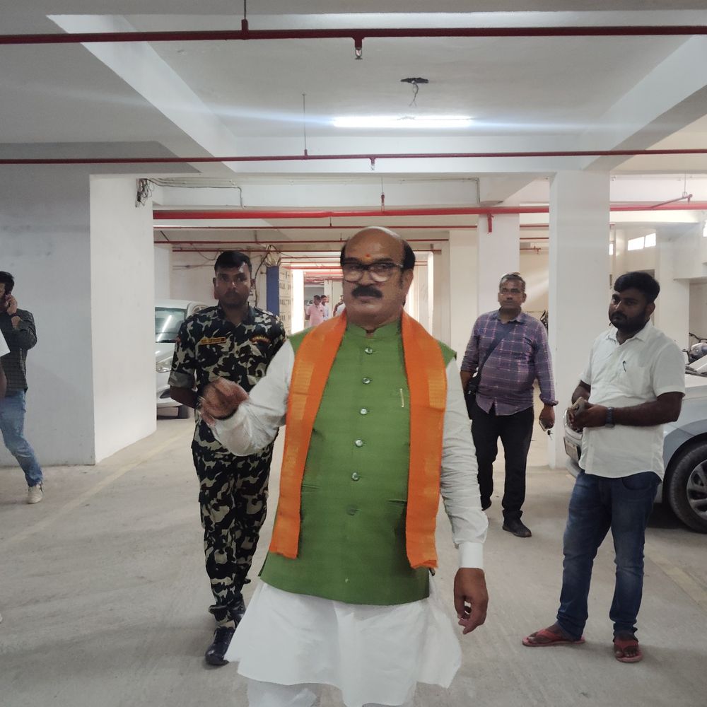 अधूरे फ्लैट, घटिया निर्माण-धोखाधड़ी का आरोप:विधायक डॉ. मुरारी मोहन झा ने बिल्डर पर साधा निशाना, कहा- रेरा से शिकायत करेंगे