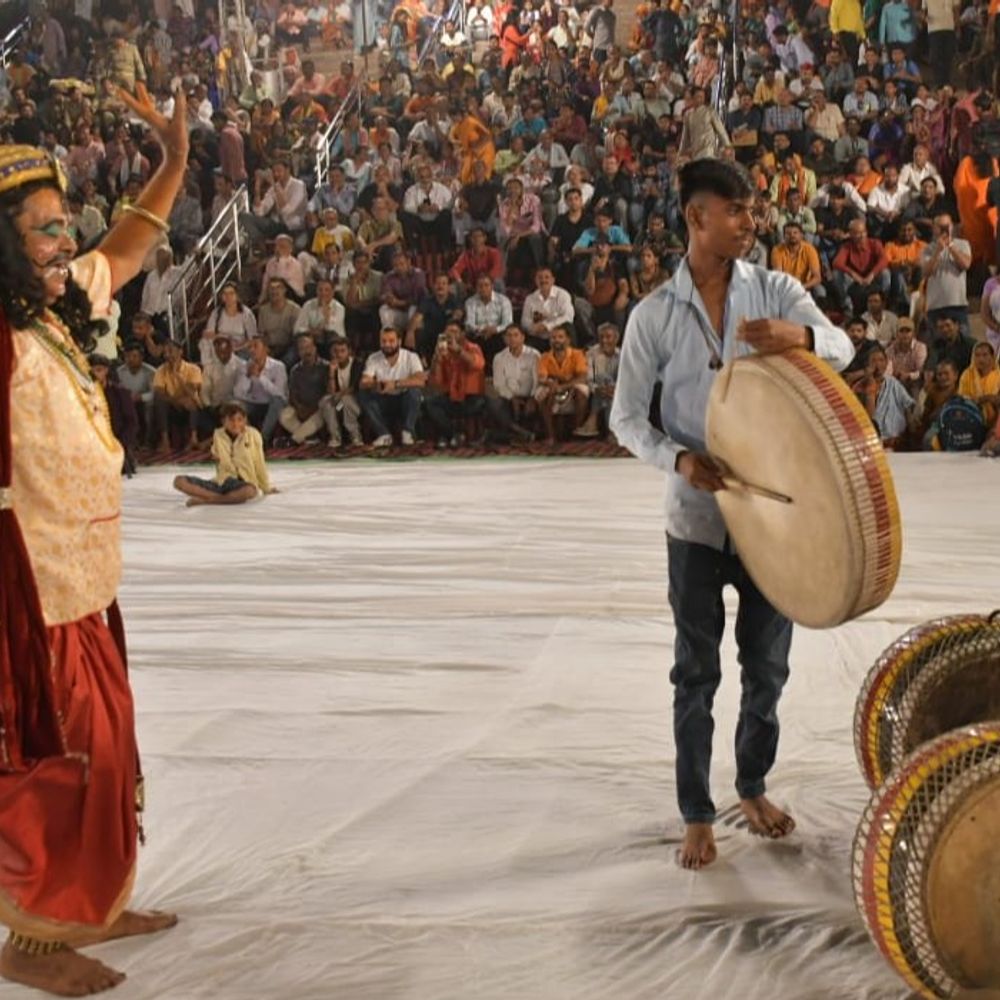 काशी में आज आयोजित होगा महामूर्ख सम्मेलन:अमेरिका-ईरान युद्ध के साथ तेल और सिलिंडर का संकट पर होगा हास्य, राजेन्द्र प्रसाद घाट पर होगा आयोजन