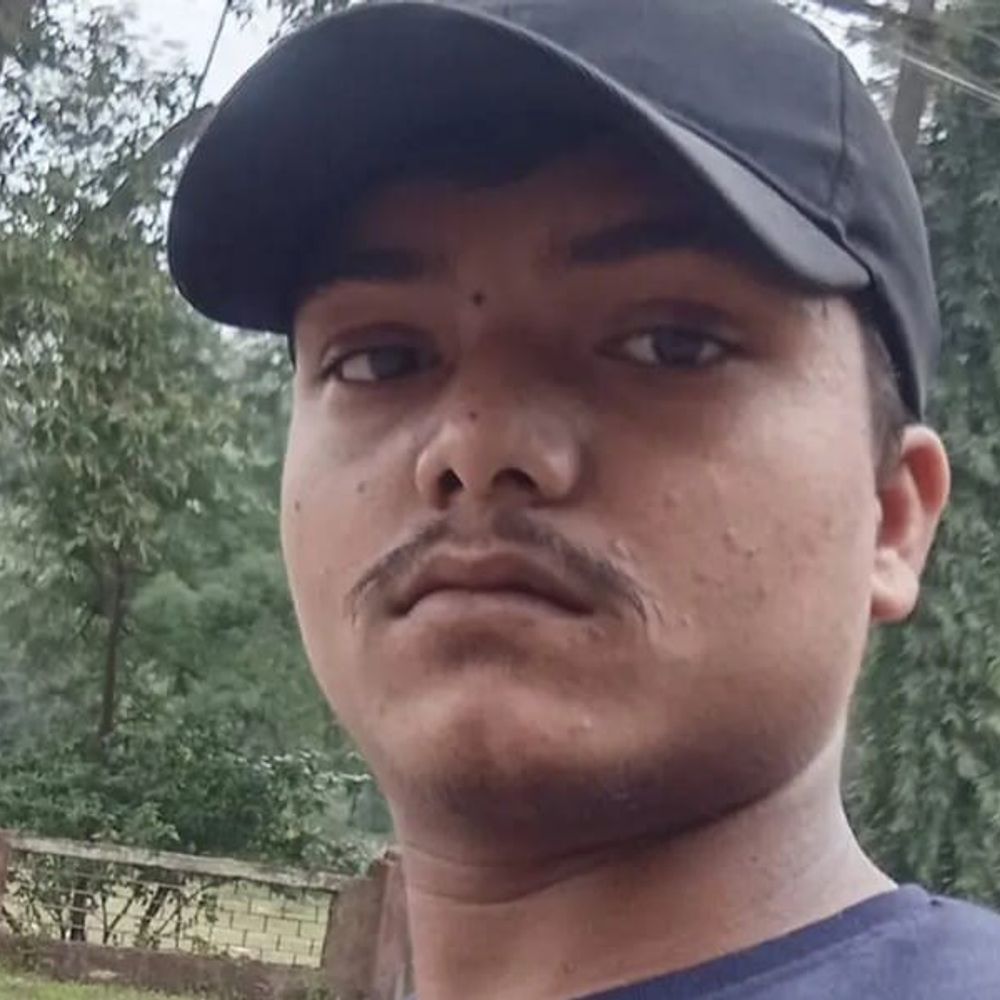 सड़क हादसे में एक दोस्त की मौत, दूसरा घायल:संतकबीर नगर के भगौसा में हुआ हादसा, 12 दिन पहले मुंबई से लौटा था मृतक