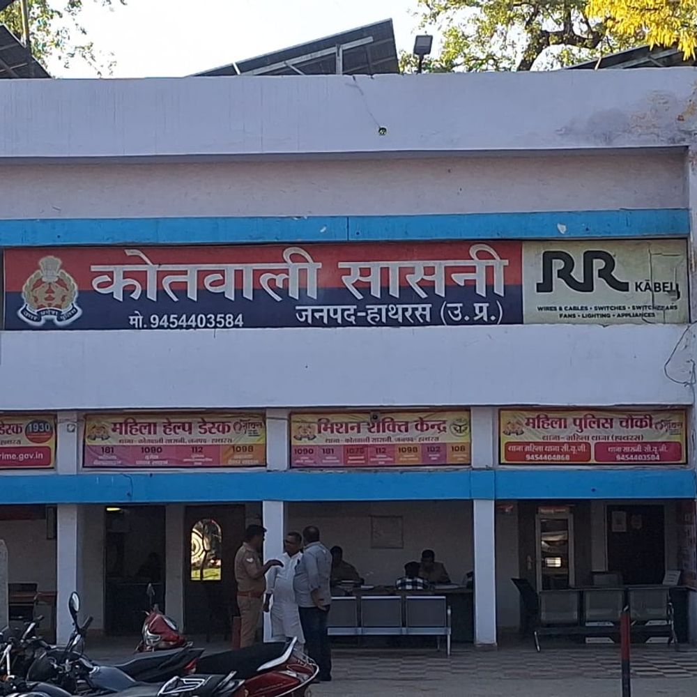 सासनी में 55 वर्षीय व्यक्ति की संदिग्ध मौत:बेटे ने जताई हत्या की आशंका, पुलिस ने शव पोस्टमार्टम को भेजा