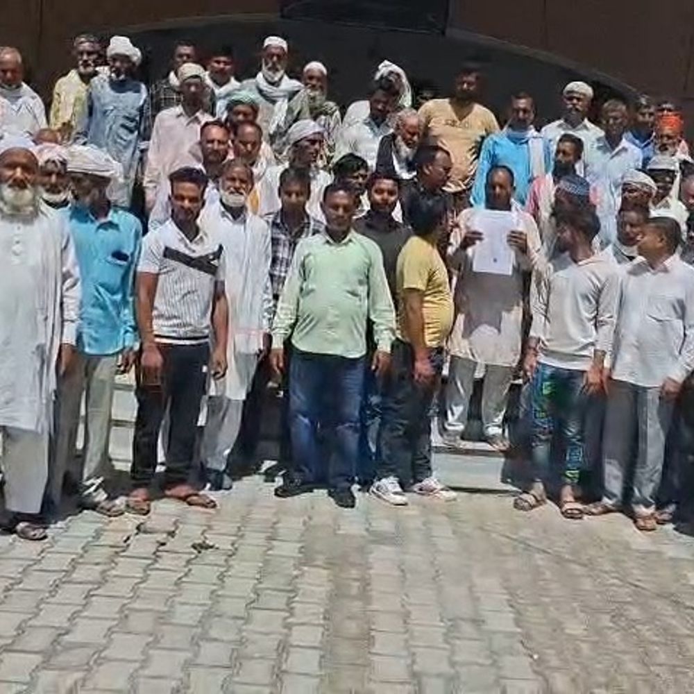 अमरोहा में शादी से 5 दिन पहले युवती लापता:परिवार को नशीला खाना खिलाकर की वारदात, परिजनों ने कलेक्ट्रेट पर किया प्रदर्शन