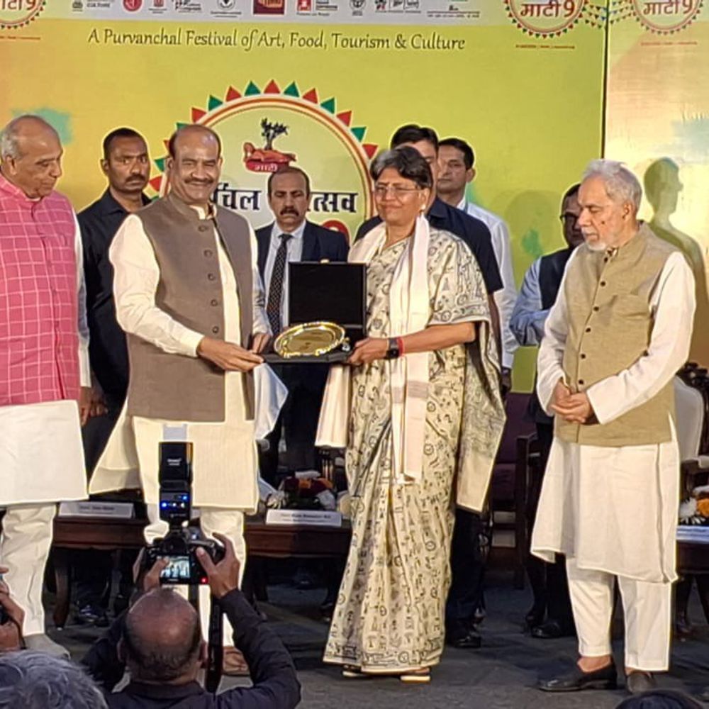 पूर्वांचल विश्वविद्यालय की कुलपति को 'माटी सम्मान':लोकसभा अध्यक्ष ओम बिरला ने किया सम्मानित, कुलपति ने जताया आभार