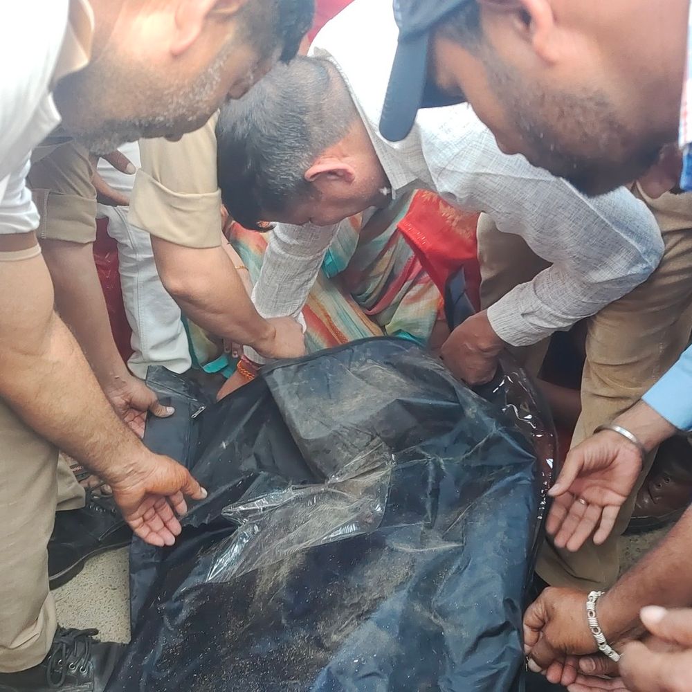 फंदे से लटका मिला हेड कांस्टेबल के भाई का शव:पुलिस हत्या-आत्महत्या दोनों एंगल से जांच कर रही, हत्या का आरोप, CCTV में 4 संदिग्ध दिखे