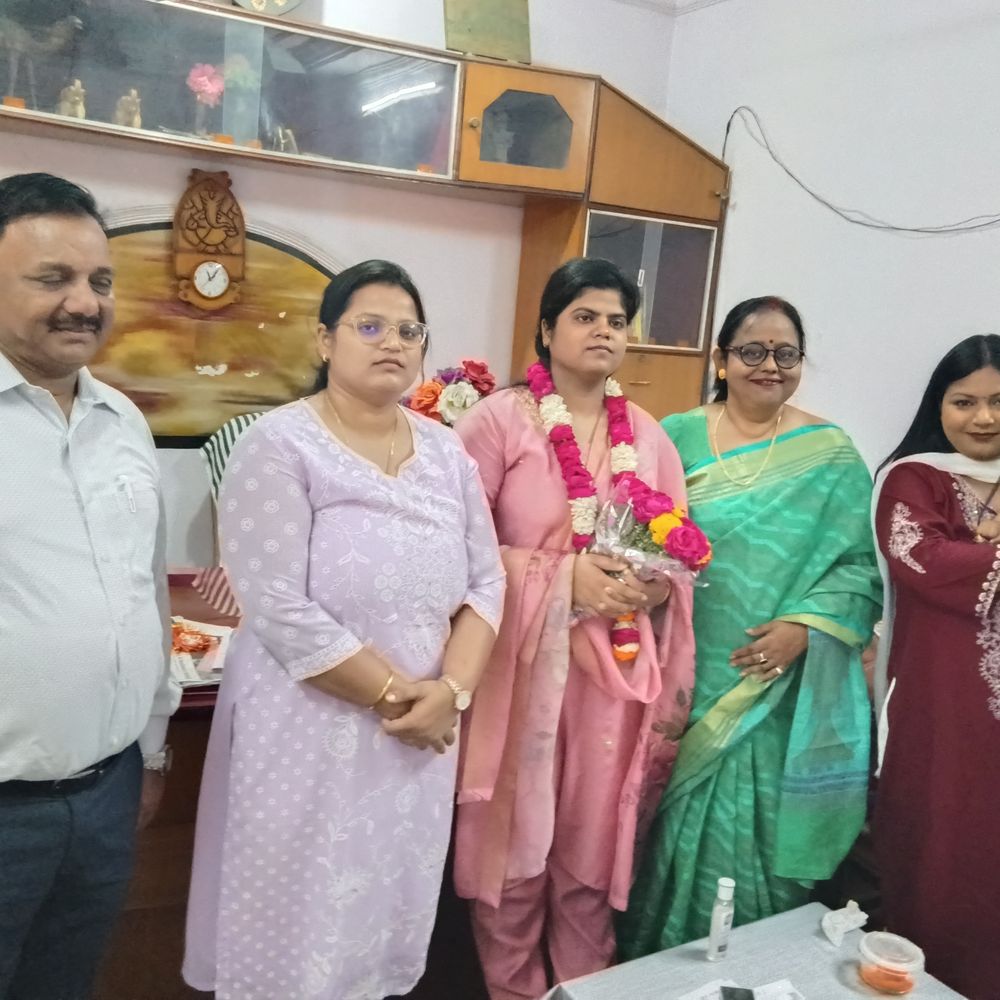 ईशा श्रीवास्तव ने PCS में 33वीं रैंक हासिल की:पहली बार में बनीं असिस्टेंट कमिश्नर, कॉलेज में जोरदार स्वागत