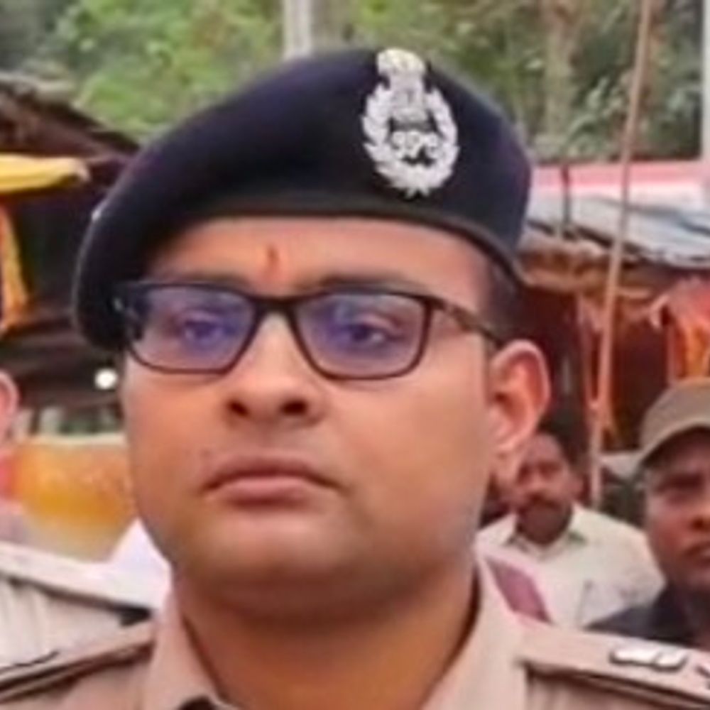 सहारनपुर में 12 बदमाश जिला बदर:6 महीने तक जिले के बाहर रहेंगे, मारपीट और समेत अन्य केस हैं दर्ज