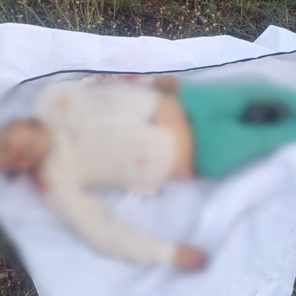 अलीगढ़ में रेलवे ट्रैक के पास मिला युवक का शव:मृतक की पहचान राकेश उर्फ पप्पू मुंशी के रूप में हुई, पुलिस जांच में जुटी