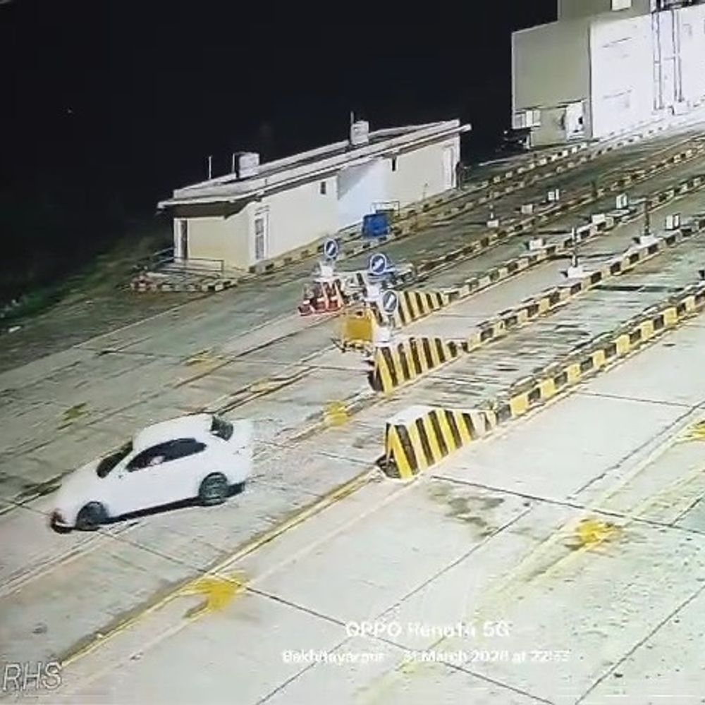 इटावा में कार से तोड़े सभी बैरियर, VIDEO:टोलकर्मियों से विवाद के बाद किया हंगामा, केस दर्ज कर आरोपियों की तलाश