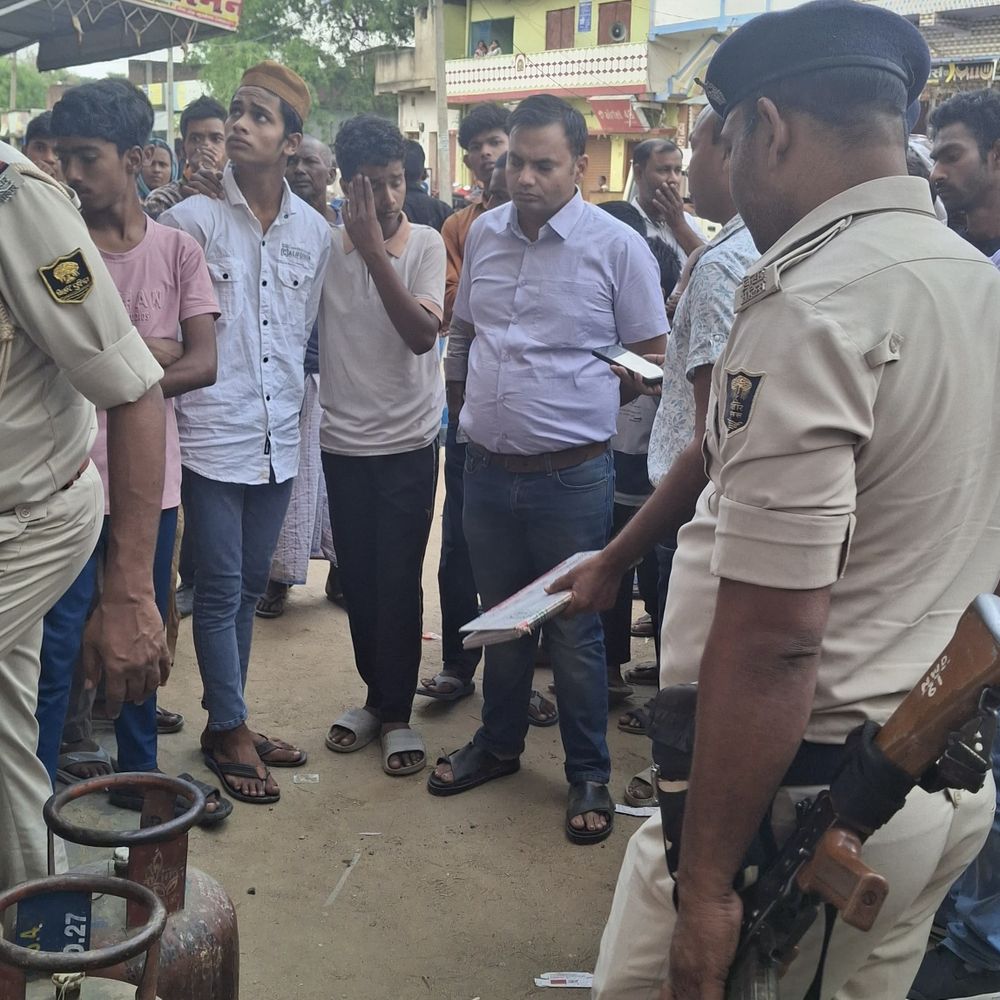 नवादा में निजी मकान में संचालित दुकान पर छापा:  कालाबाजारी का खुलासा, 50 से अधिक सिलेंडर जब्त, 2 गिरफ्तार – Nawada News