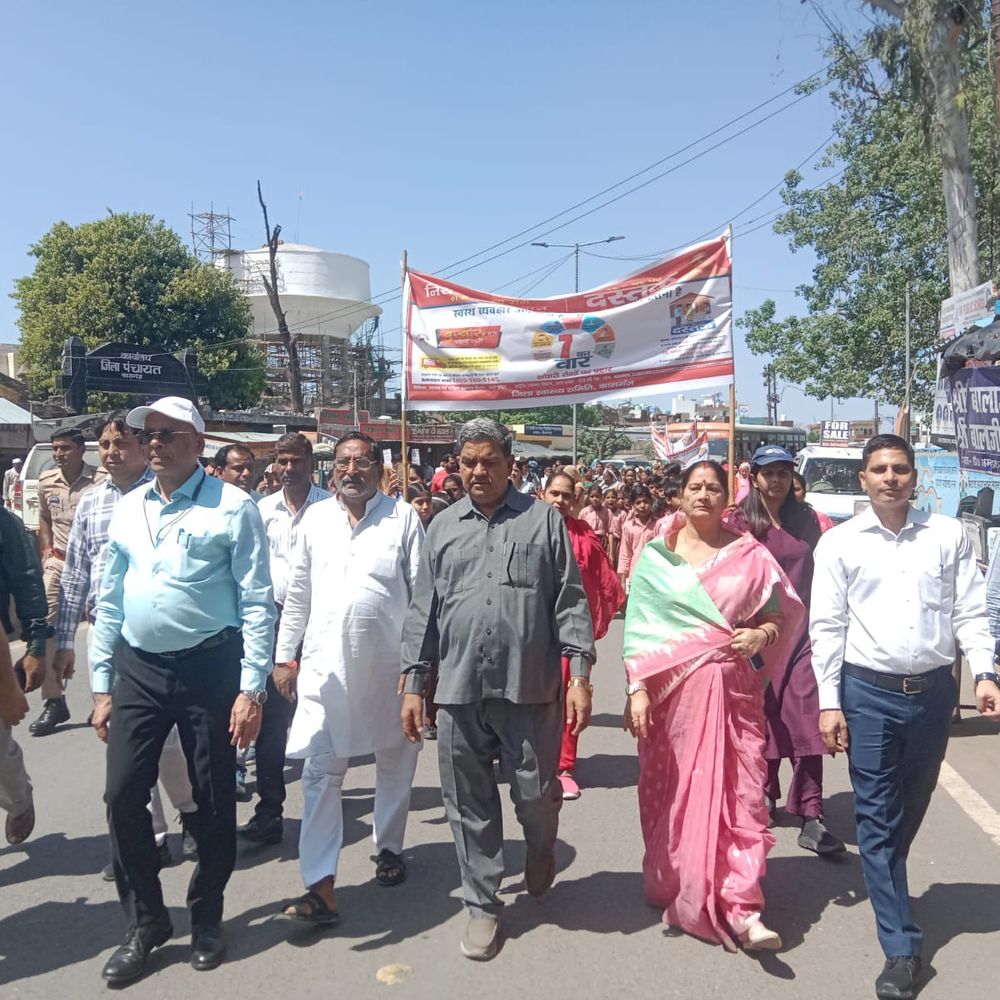 कासगंज में विशेष संचारी रोग अभियान शुरू:विधायक देवेंद्र राजपूत और पालिका अध्यक्ष मीना माहेश्वरी ने रैली को हरी झंडी दिखाई