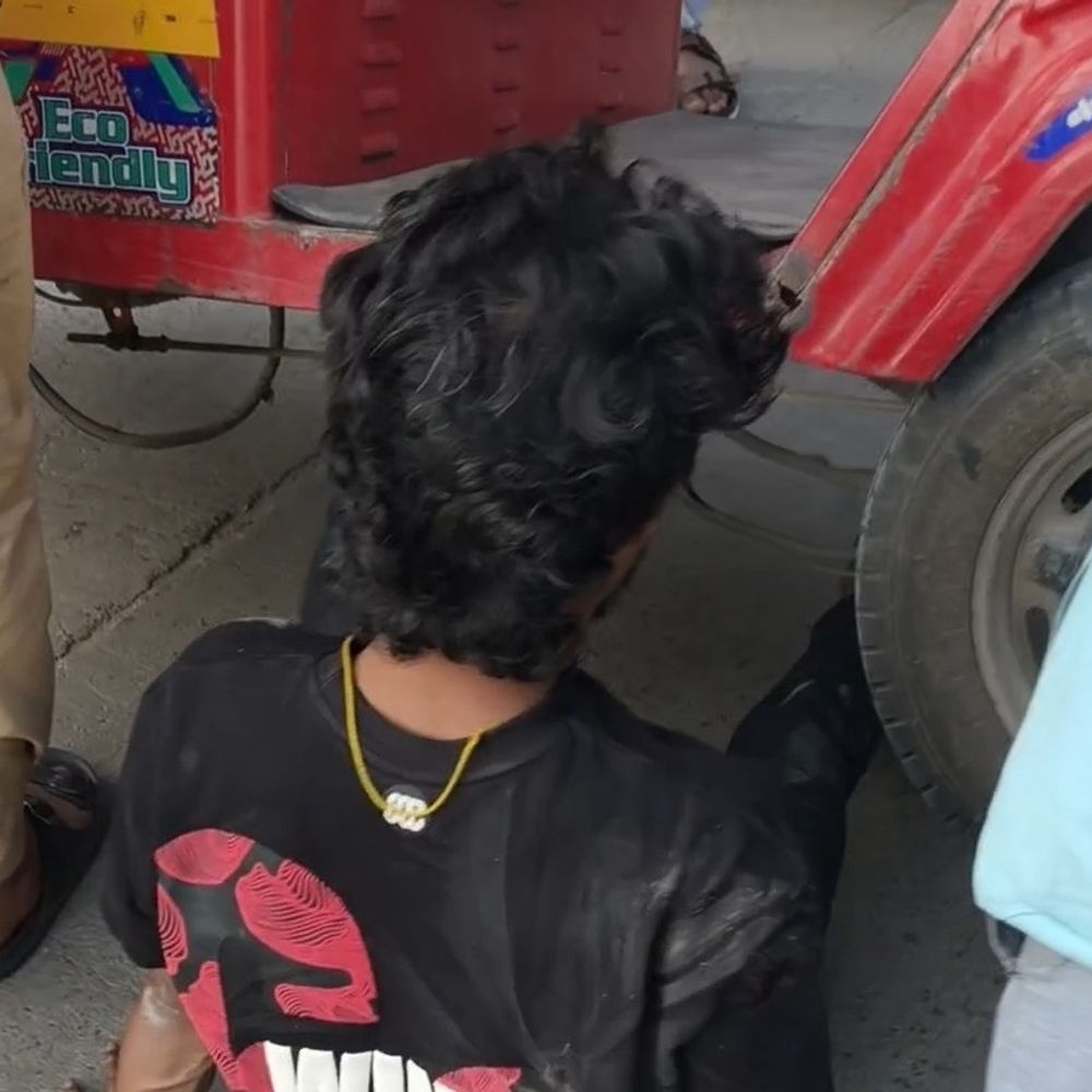 कल्याणपुर में ई-रिक्शा ने बाइक सवार को टक्कर मारी:हादसे में छात्र गंभीर घायल, निजी अस्पताल में भर्ती