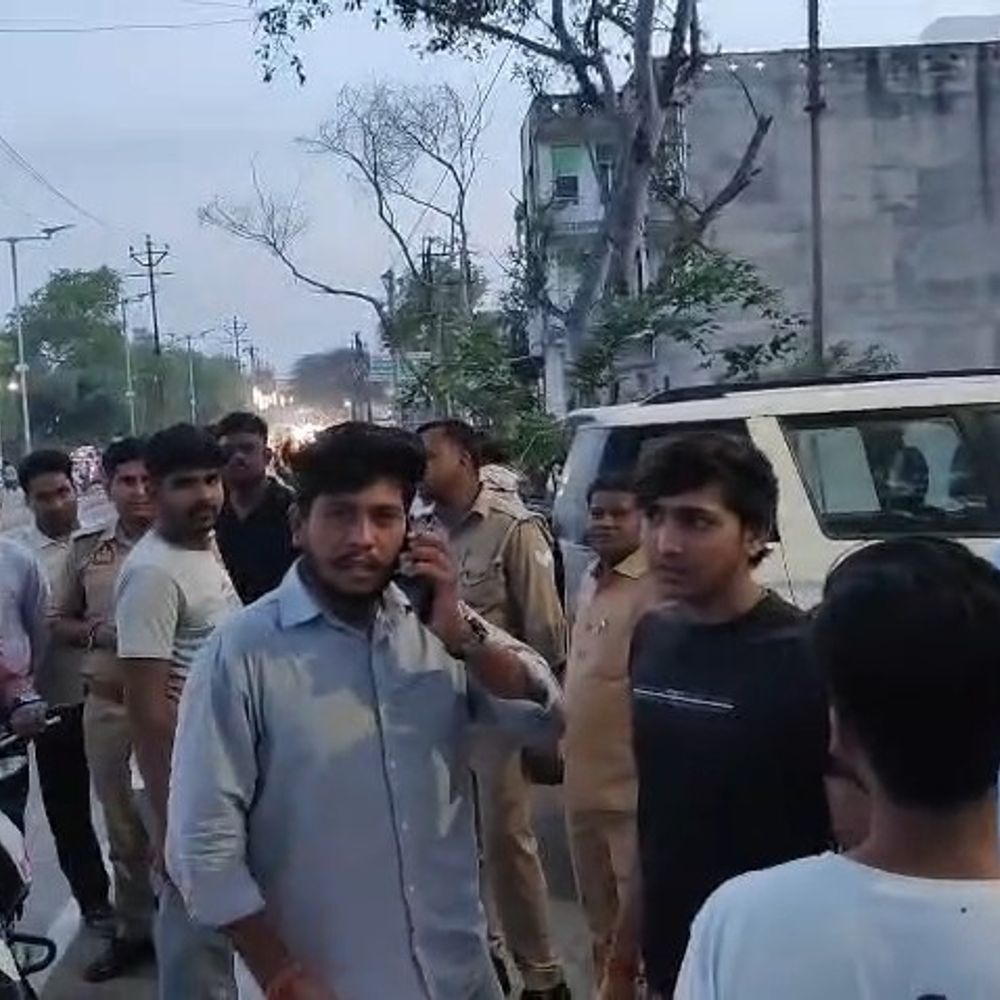 बिरला मंदिर के पास शराब दुकान खुली:स्थानीय लोगों और महिलाओं ने किया विरोध, पुलिस मौके पर पहुंची