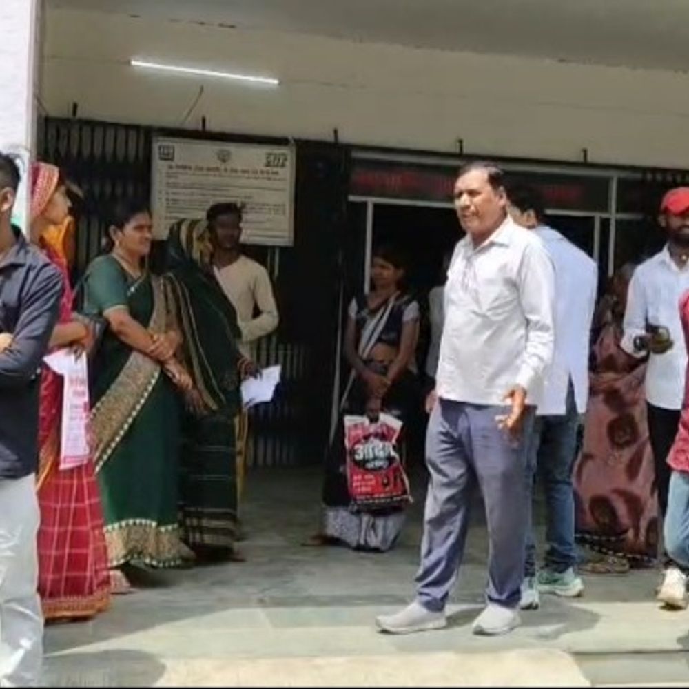 कौशांबी में चलती ट्रेन से गिरा युवक, मौत:मोबाइल से की जा रही पहचान, पुलिस जांच में जुटी