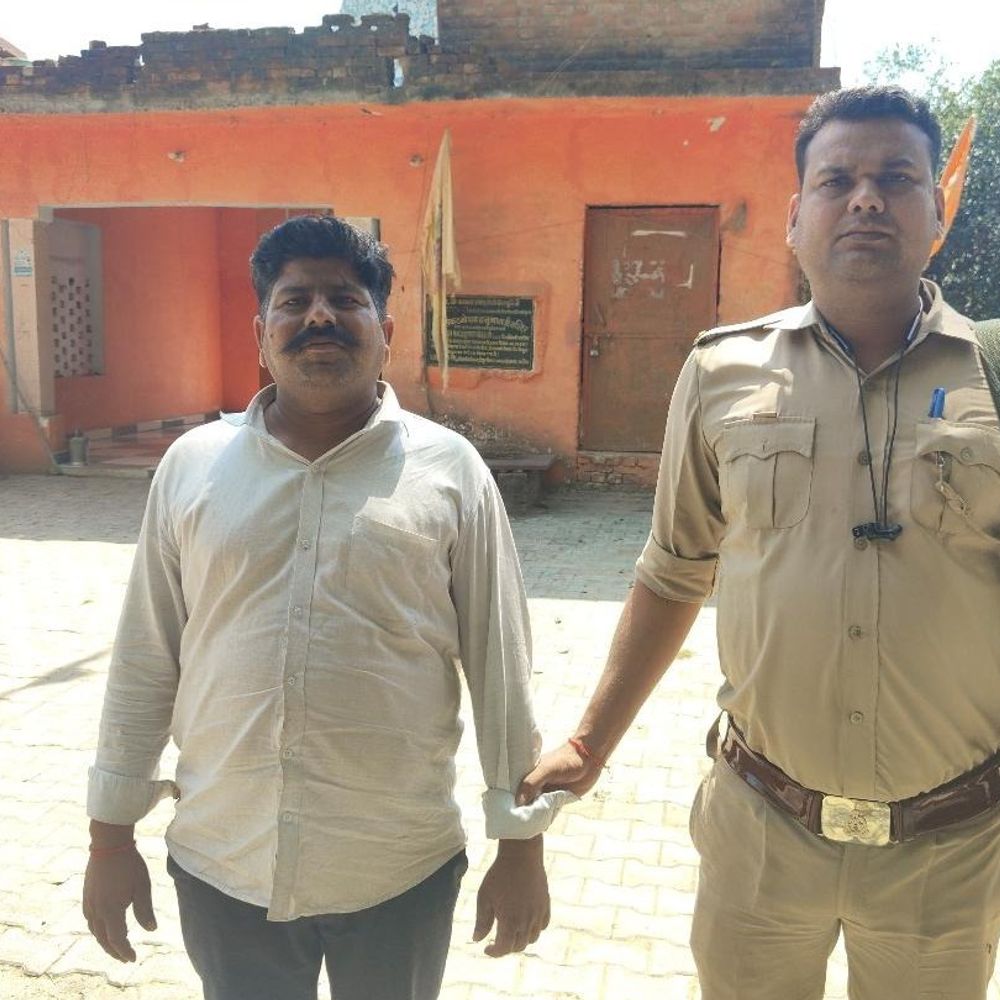 जालौन में युवती से छेड़छाड़, तमंचा दिखाकर दी धमकी:इंस्टाग्राम पर हुई थी दोस्ती, अवैध हथियार के साथ आरोपी गिरफ्तार