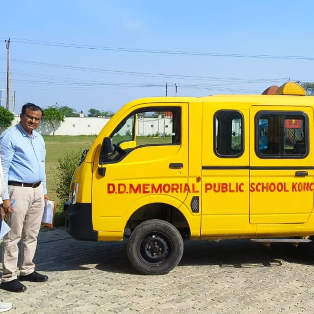 जालौन में स्कूली वाहनों की सुरक्षा जांच शुरू:परिवहन विभाग 15 अप्रैल तक चला रहा विशेष अभियान, सुरक्षा मानकों की होगी जांच