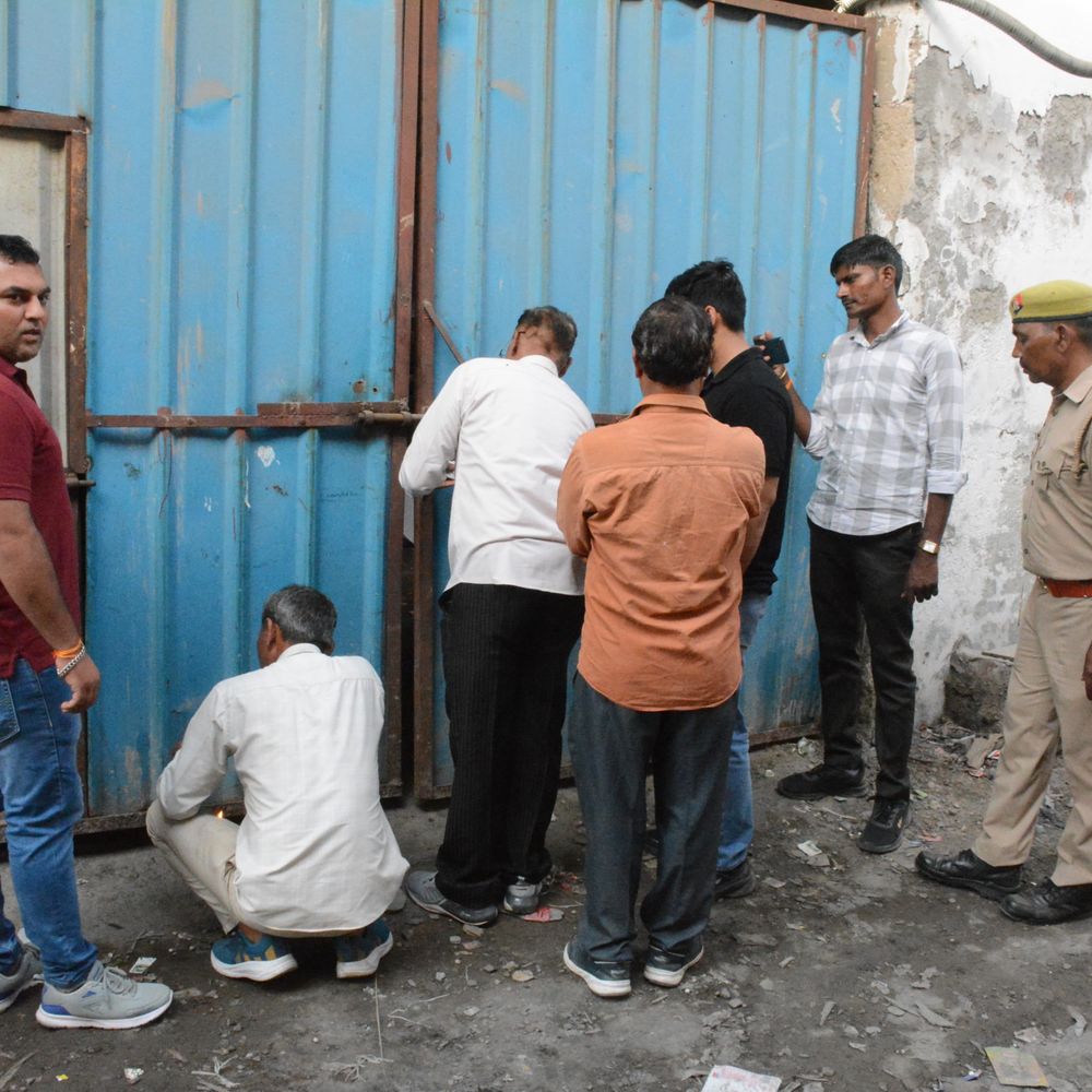 बागपत में अवैध जींस रंगाई फैक्ट्री सील:प्रदूषण नियमों का उल्लंघन, बिना अनुमति हो रहा था संचालन