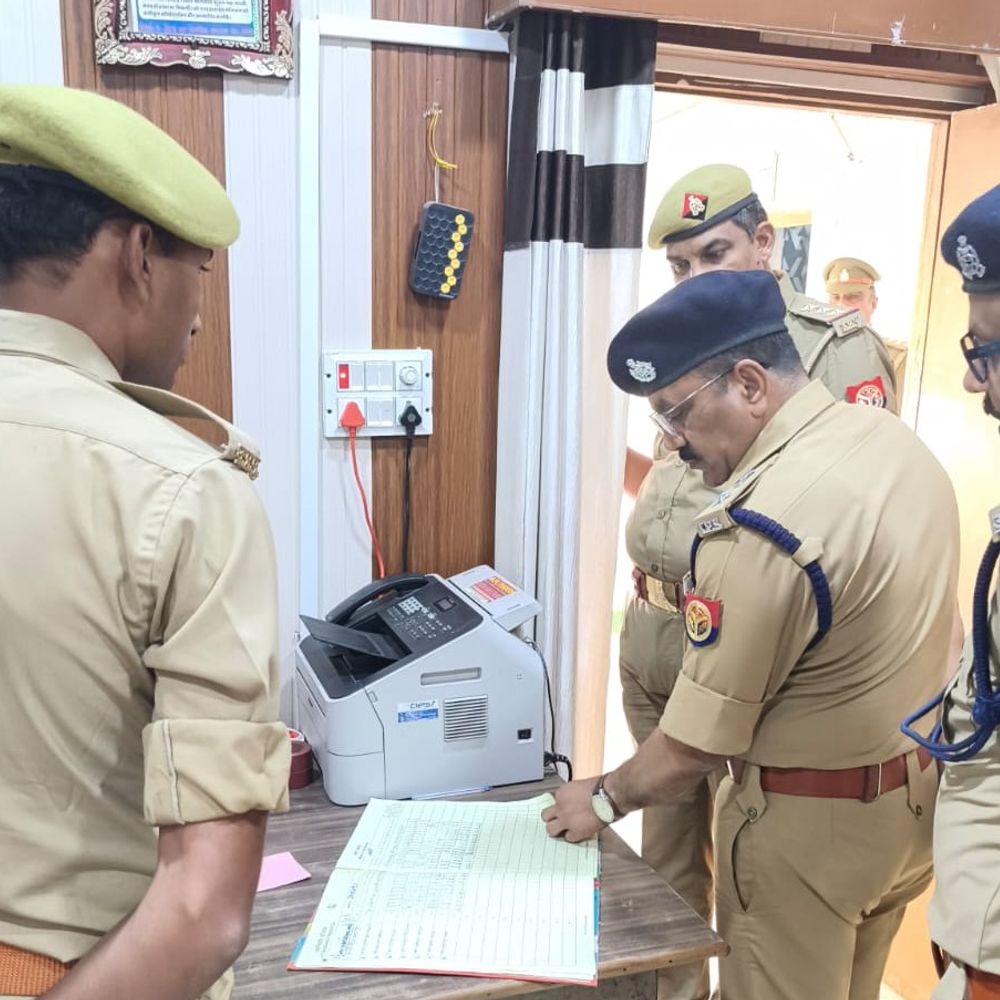 एसपी ने पुलिस कार्यालय का औचक निरीक्षण किया:अभिलेखों, रजिस्टरों और लंबित प्रकरणों के रख-रखाव की स्थिति जांची