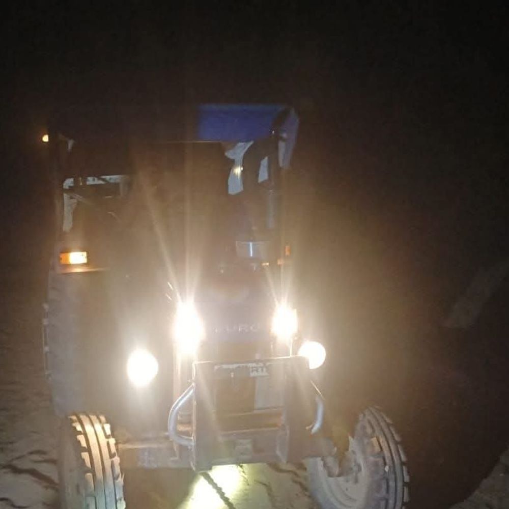 रेत खनन रोकने पहुंची टीम पर माफियाओं का हमला:घड़ियाल टीम को बंधक बनाकर पीटा; ट्रैक्टर लेकर फरार हुआ आरोपी