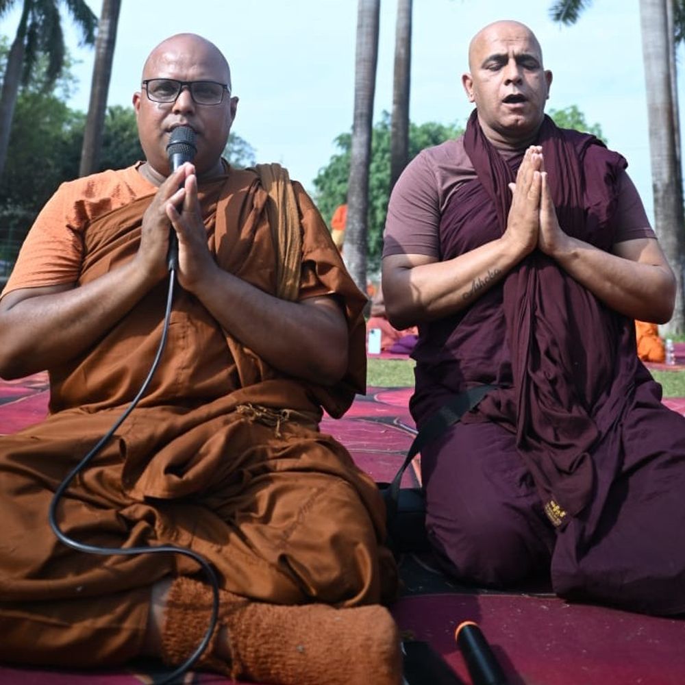 कुशीनगर बुद्धिस्ट कॉन्क्लेव के दूसरे दिन धार्मिक अनुष्ठान:टूरिज्म-इनवेस्टमेंट पर मंथन, आज सांस्कृतिक संध्या में सजेगा मंच