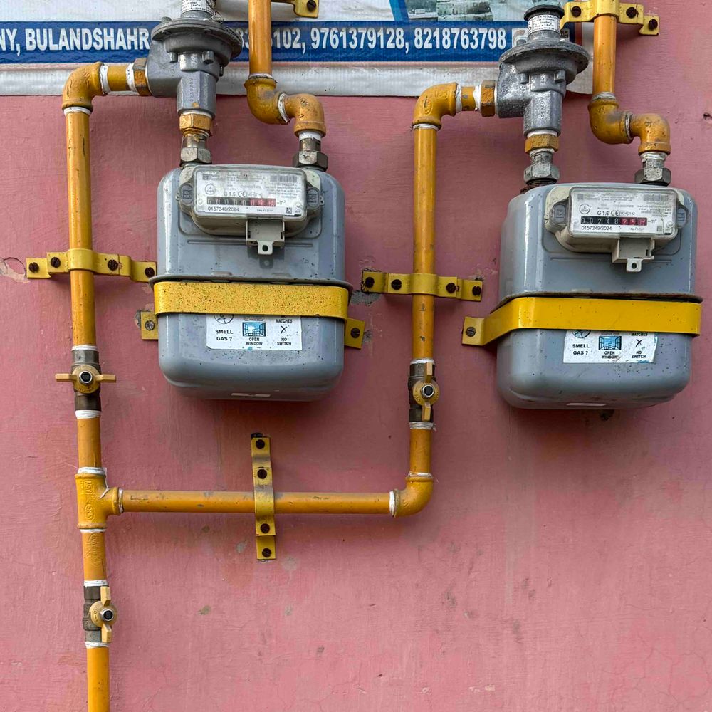 बुलंदशहर में 5 हजार घरों को मिलेगी पीएनजी:इंडियन ऑयल-अडानी गैस बिछा रही पाइपलाइन, सिलेंडर से मिलेगी राहत