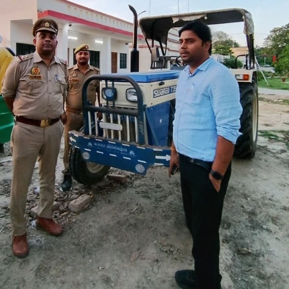 गैंगस्टर का 7.5 लाख का ट्रैक्टर जब्त:अमेठी में हत्या के प्रयास समेत गंभीर धाराओं में दर्ज एफआईआर
