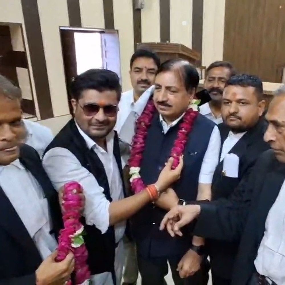 26 साल पुराने कचहरी कांड में अधिवक्ताओं को राहत:सीबीआई कोर्ट ने दोषमुक्त किया, बार एसोसिएशन ने किया सम्मान