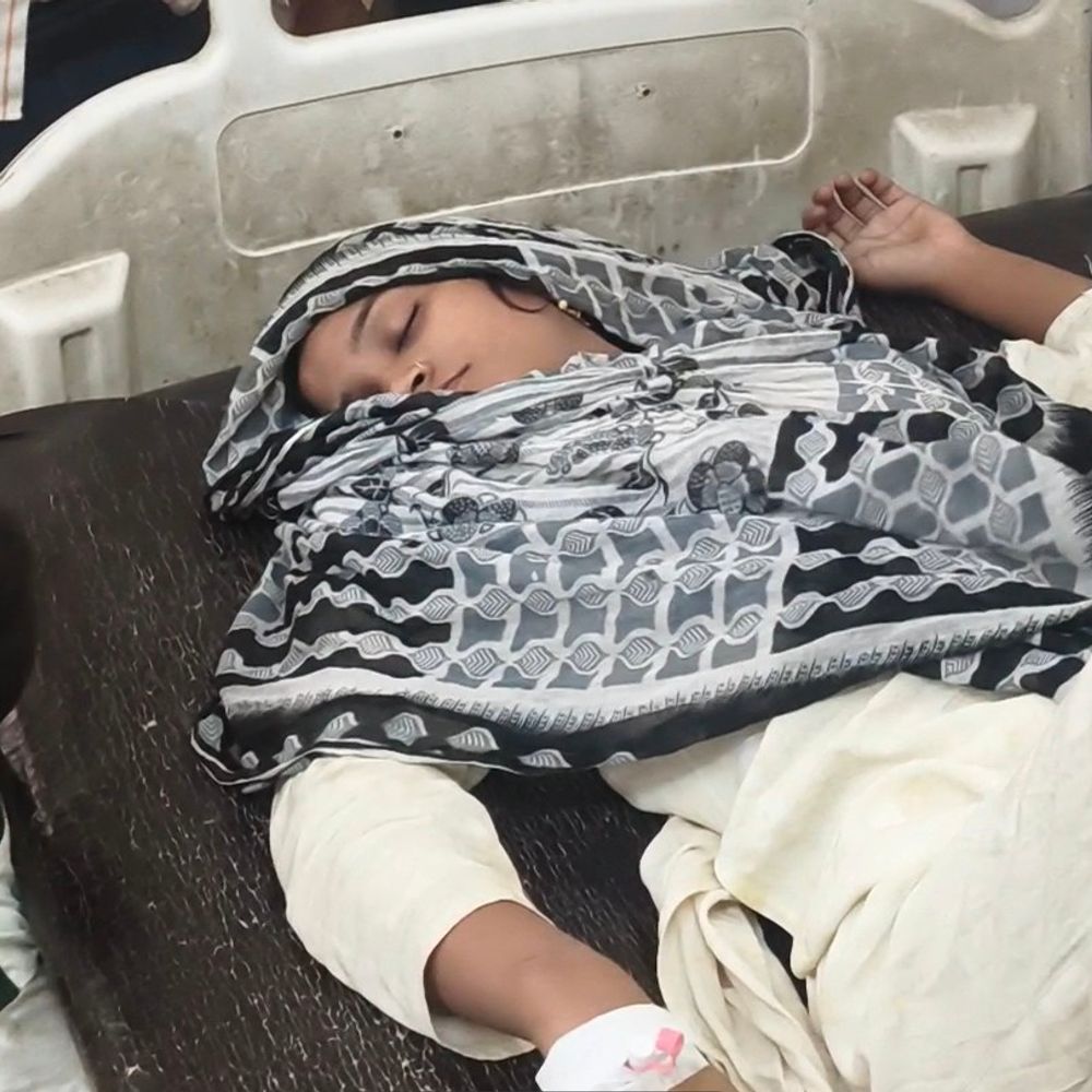 पत्नी ने पति पर हमला कर किया आत्महत्या का प्रयास:हरदोई में फोन पर सवाल पूछने से नाराज थी, अस्पताल में भर्ती